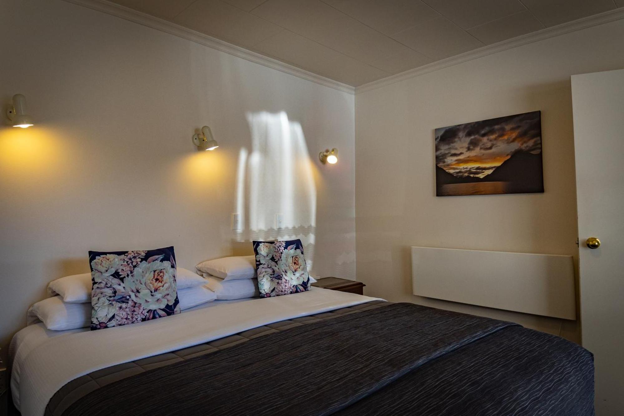Amber Court Motel Te Anau Zewnętrze zdjęcie